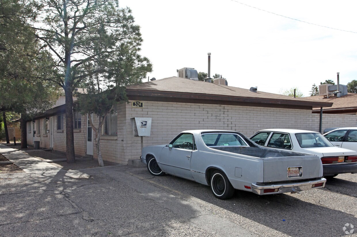 Primary Photo - 520-524 Madeira Dr SE
