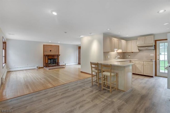Building Photo - 596 White Oak Ridge Rd