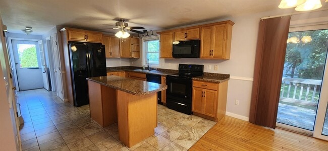Foto del edificio - 588 Weston Rd