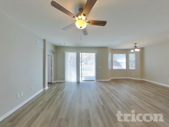 Foto del edificio - 12423 Ridgedale Dr