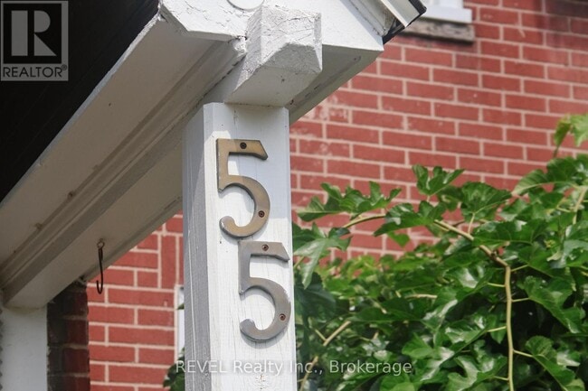 Building Photo - 55 Maple St