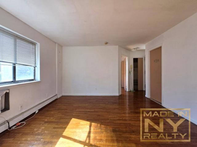 Foto del edificio - 1 bedroom in FLUSHING NY 11354