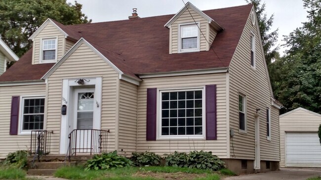 Building Photo - 1354 Johnston