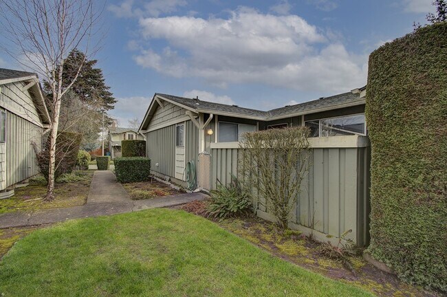 Building Photo - Cascade Park Duplex