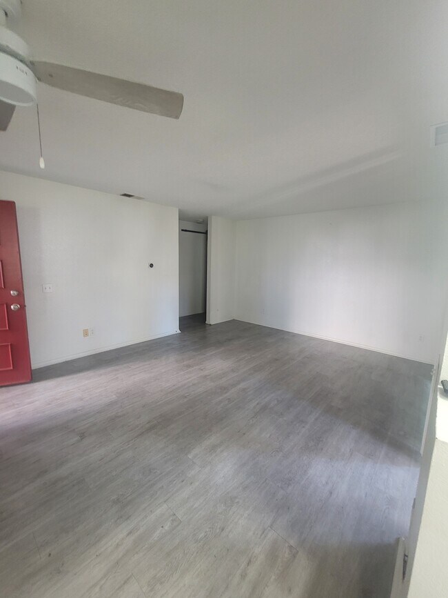 Foto del edificio - 8461 Westmore Rd