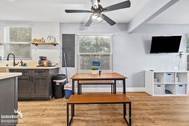 Foto del edificio - Upgraded 2Bdm 1Ba Downstairs Unit in North Park - MI Special