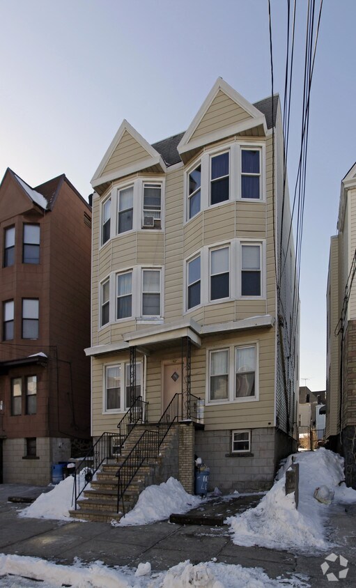 Building Photo - 163 Lexington Ave