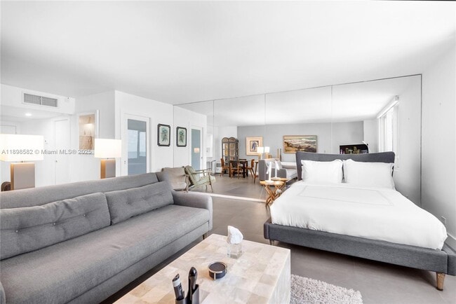 Building Photo - 2301 Collins Ave