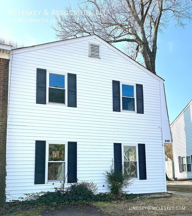 Building Photo - Washington Square Townhouses