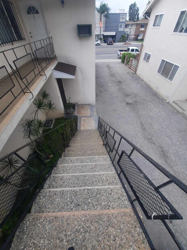 Foto del edificio - 5726 Laurel Canyon Blvd
