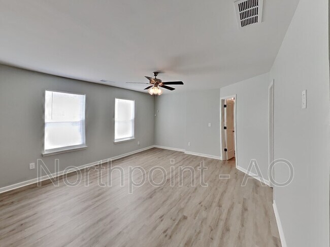 Foto del edificio - 5259 Hanover St