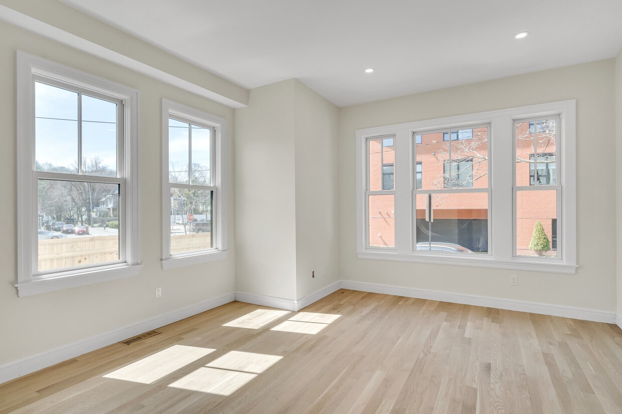 Primary Photo - 77 Thorndike St