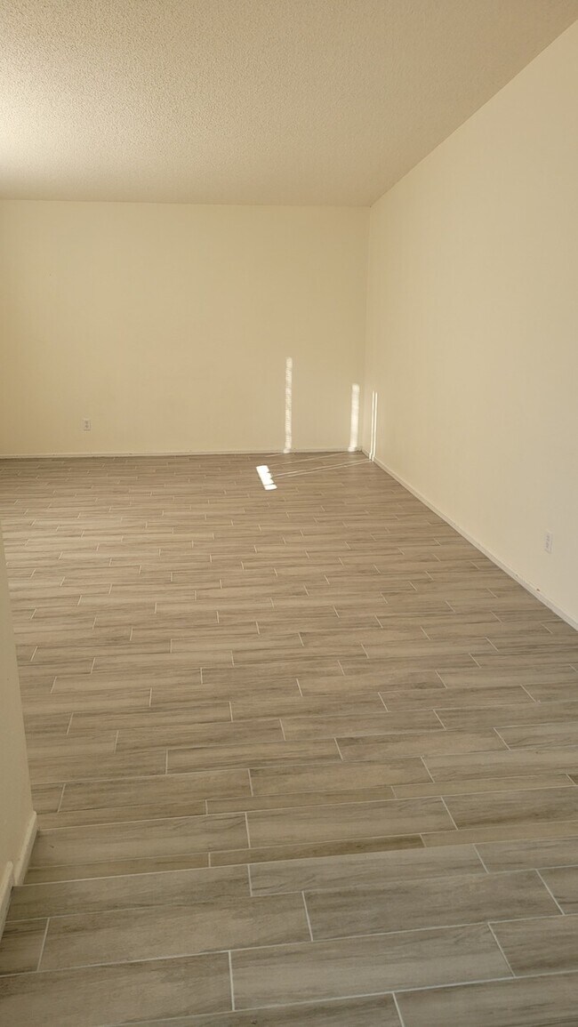 Foto del edificio - Freshly painted 3/2 house for rent near Cactus and SR51-MM