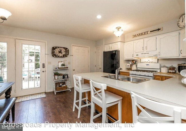 Building Photo - 3 br, 2.5 bath House - 18 Lenape Lane