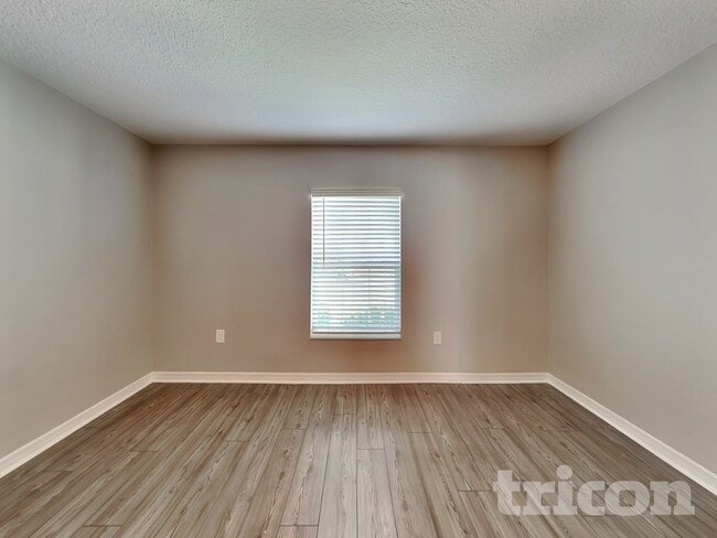 Foto del edificio - 6130 Dolostone Dr