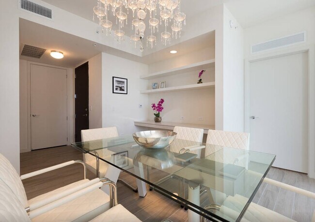 Building Photo - 999 SW 1st Ave