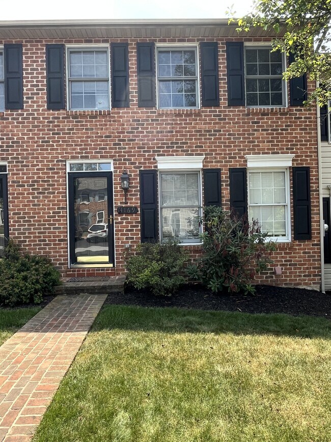 Building Photo - 4169 Kittatinny Dr