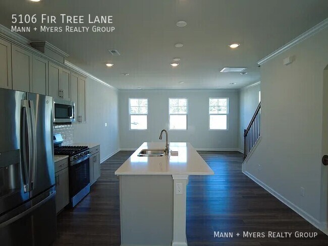 Foto del edificio - 5106 Fir Tree Ln