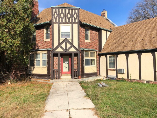 Building Photo - 2601 Hollywood Ct