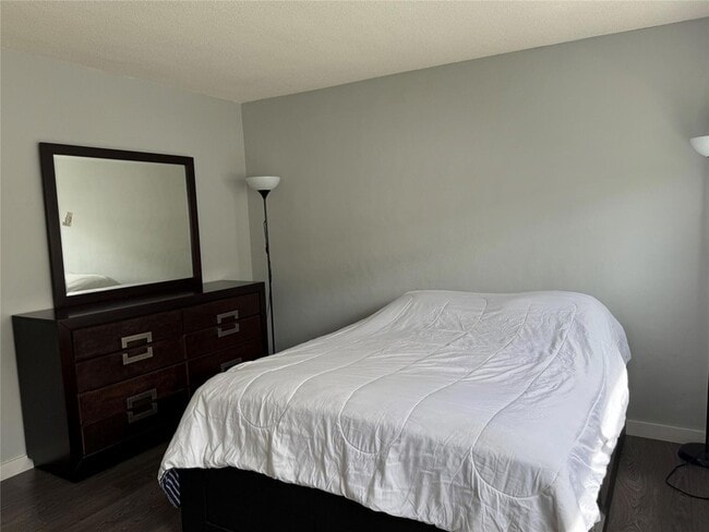 Foto del edificio - 1110 N Riverside Dr