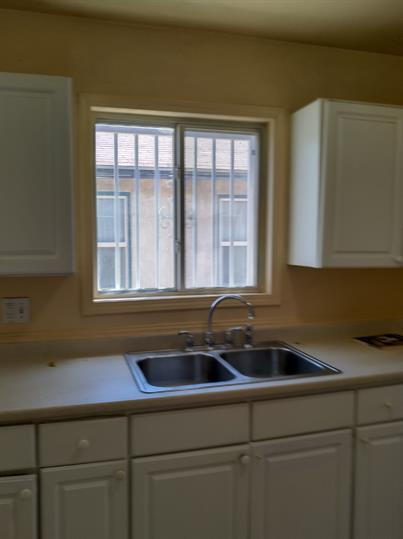 Foto del edificio - Comfortable 3-Bedroom Rental with Central A/C & Stylish Laminate Flooring