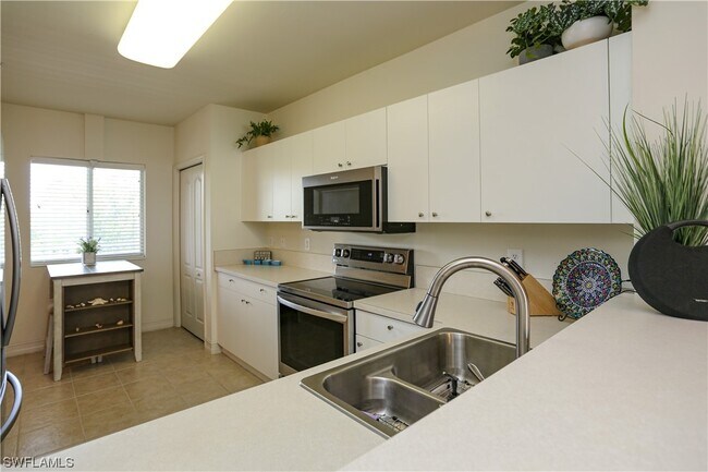 Foto del edificio - 7808 Regal Heron Cir