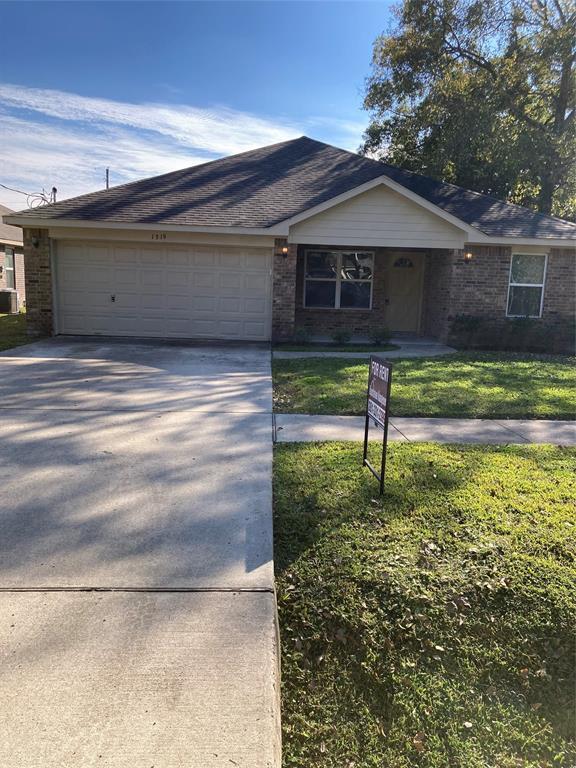 1319 Betsy Ross St, Alvin, TX 77511 Room for Rent in Alvin, TX