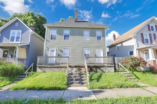 Foto del edificio - 347-349 1/2 E Welch Ave