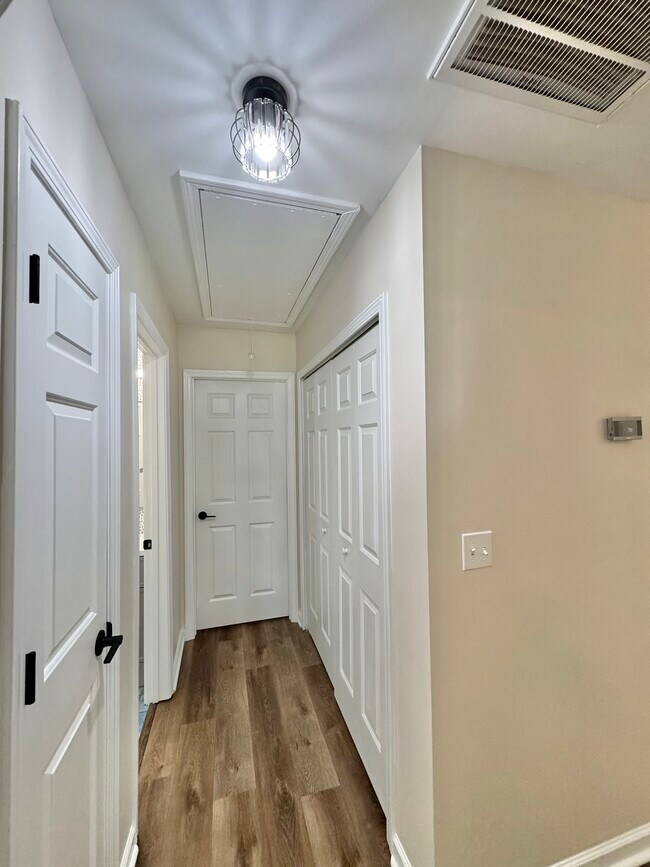 Building Photo - Tayser Rental