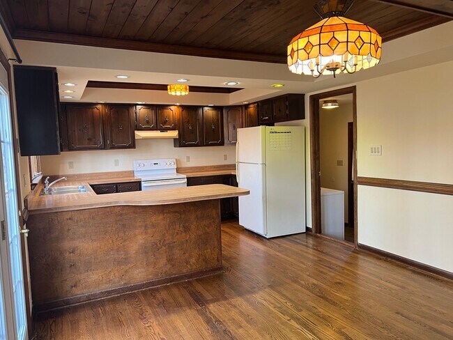 Foto del edificio - 300 Pleasants Dr