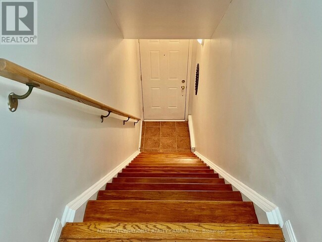 Photo du bâtiment - 3033-3033 Finch Ave W