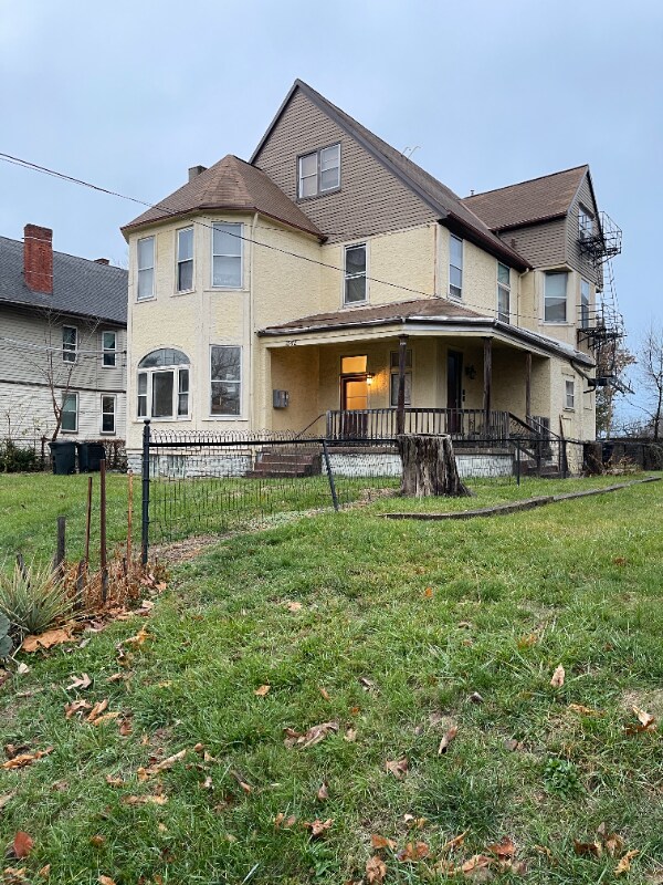 Foto del edificio - 1562 Ruth Ave