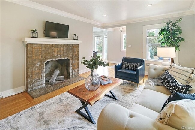 Foto del edificio - Renovated Old World Charm within 1-block t...