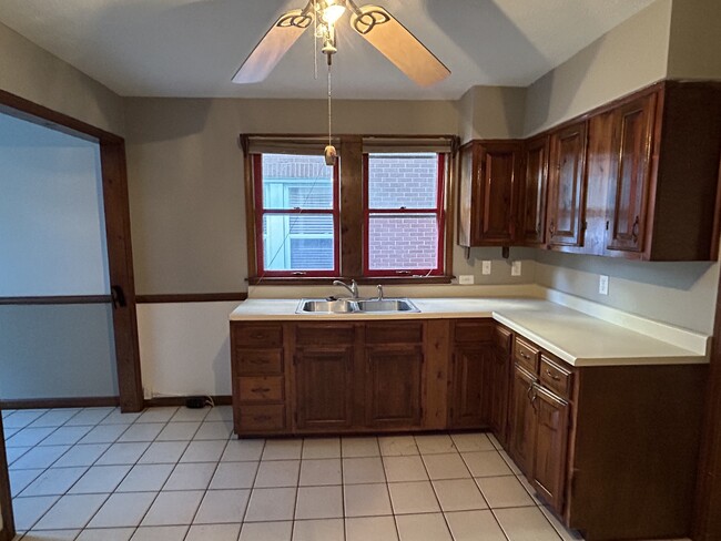 Building Photo - 338 Poplar St