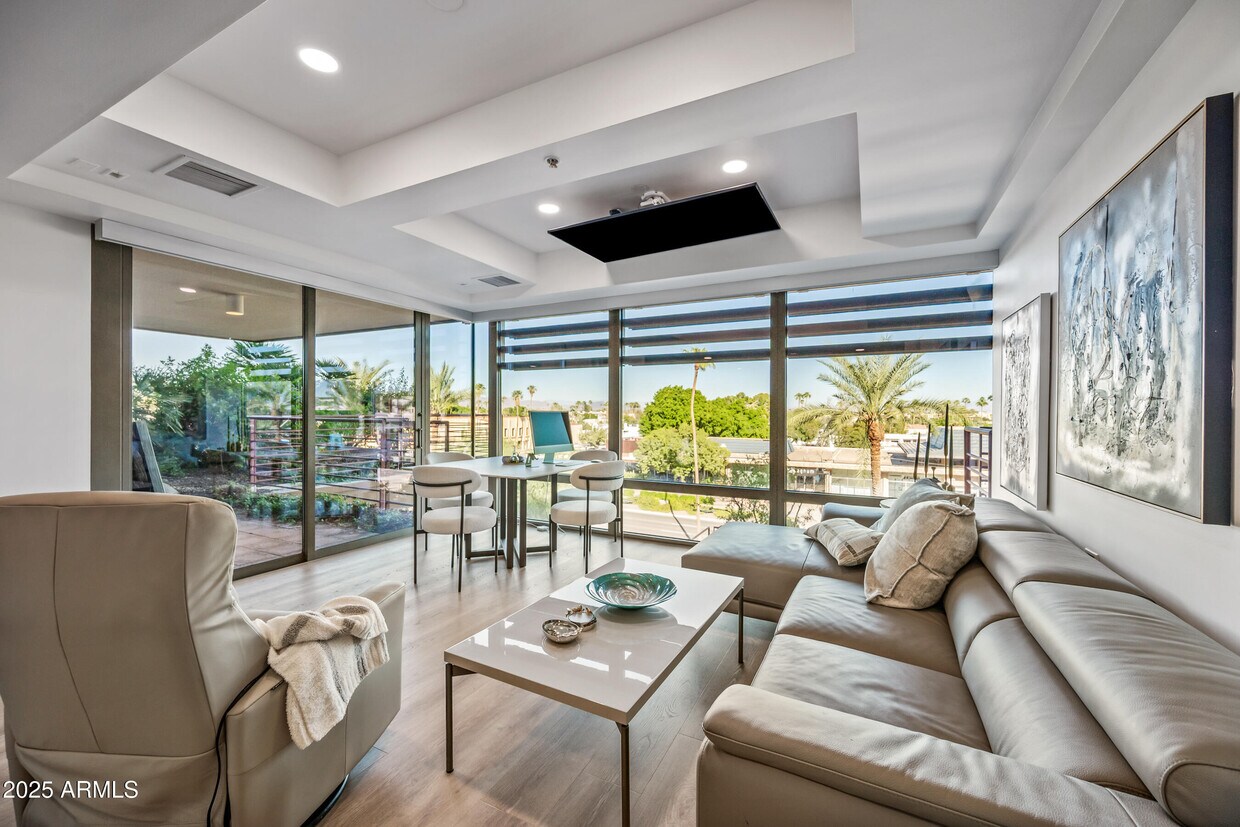 Foto principal - 7167 E Rancho Vista Dr