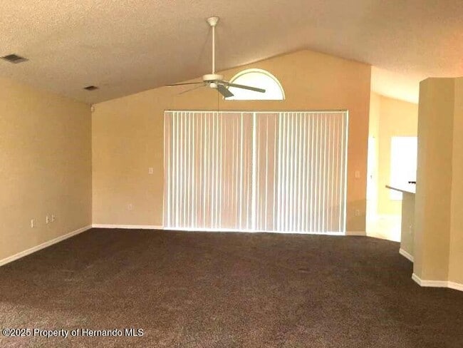 Foto del edificio - 9287 Spring Hill Dr