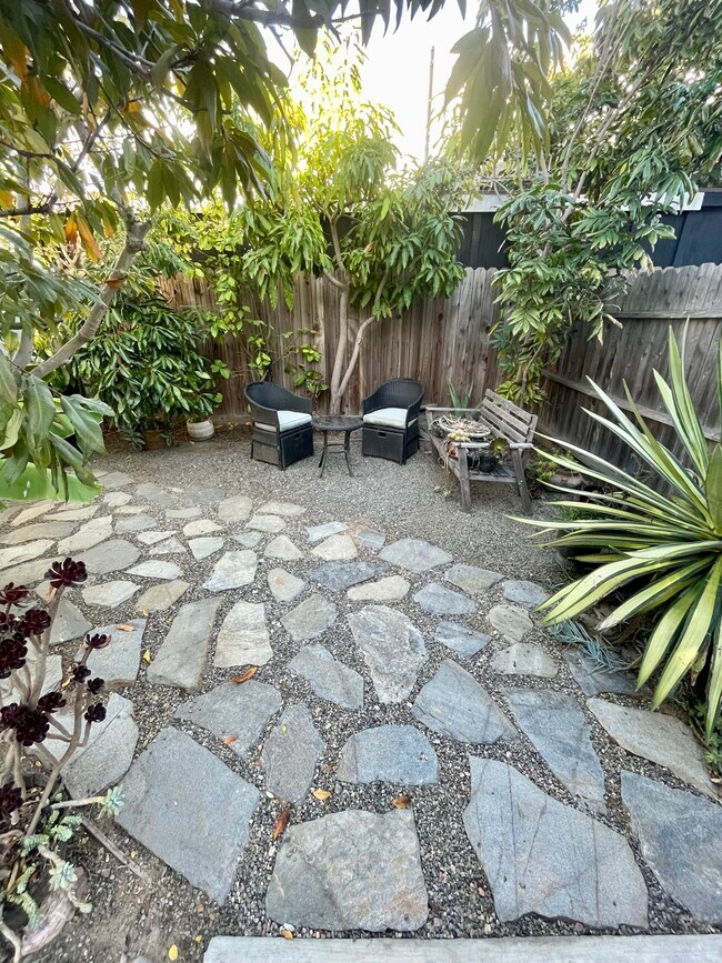 Foto del edificio - 1829 E 7th St