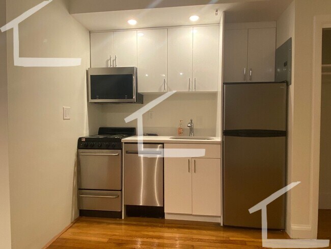 Building Photo - 9/1  No Fee! - Renovated Back Bay studio!