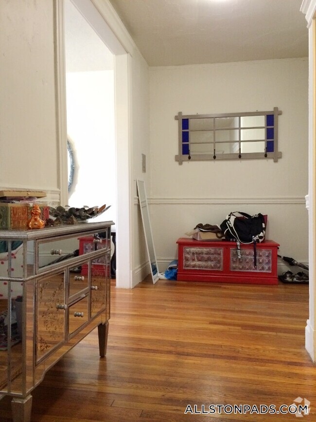 Building Photo - 5 Walbridge St