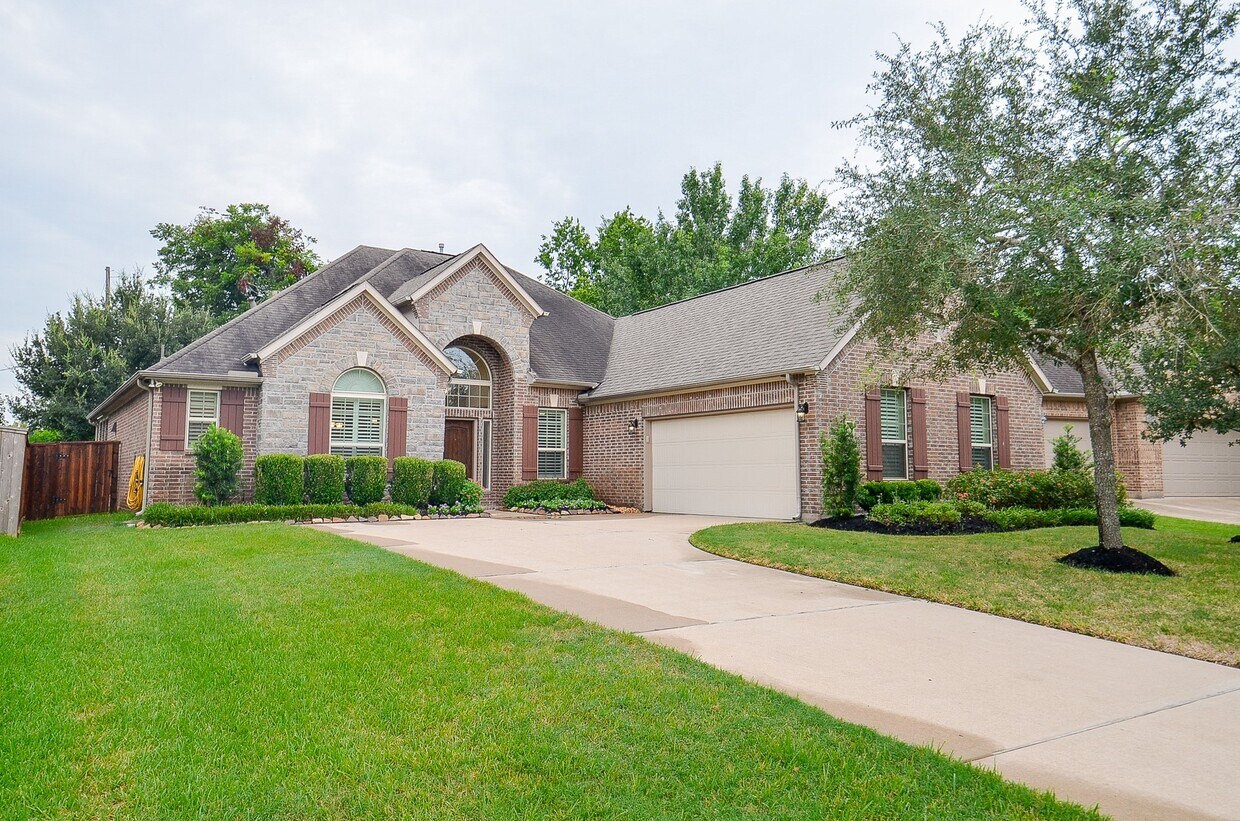 Primary Photo - 21331 Summer Wine Dr