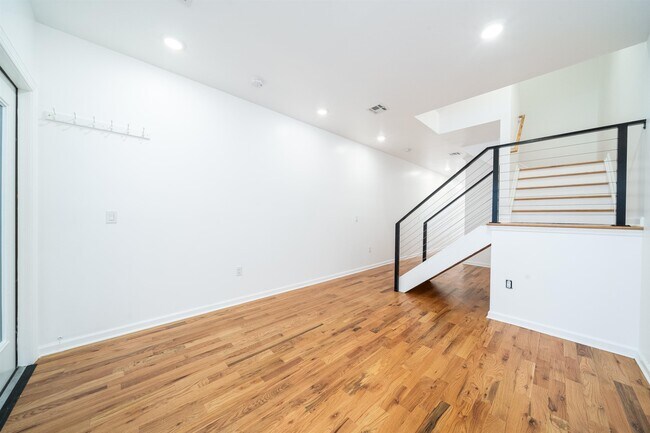 Building Photo - 300 Halladay St