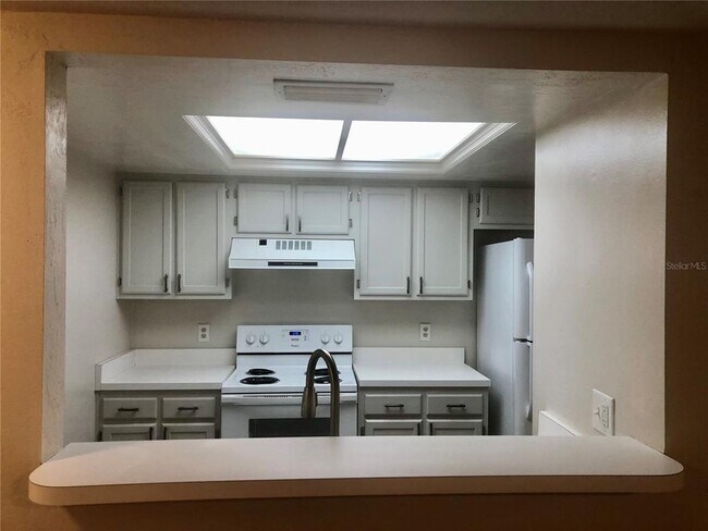 Building Photo - 5822 SW 9th Pl