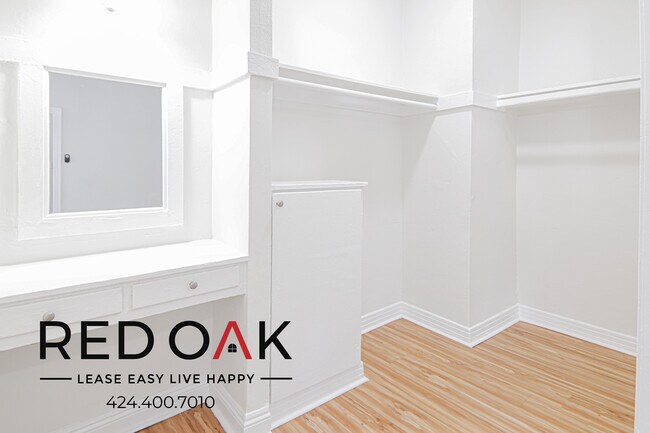 Foto del edificio - Newly Remodeled Studio Walk-Up with Stunni...