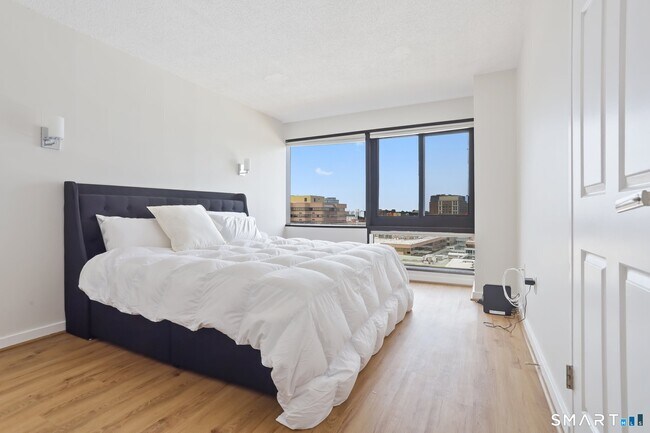 Foto del edificio - 127 Greyrock Pl