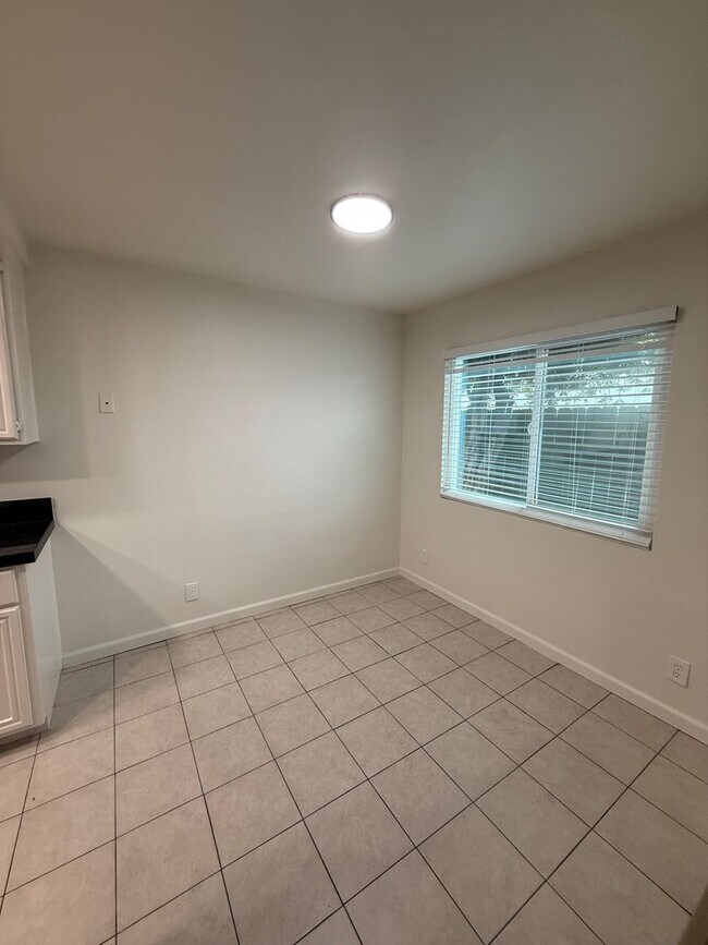 Foto del edificio - ALS-1150-GROVE AVENUE