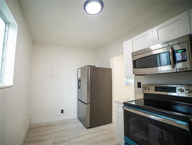 Building Photo - 412 Columbus Pky