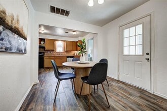 Building Photo - 2124 Marshall Dr