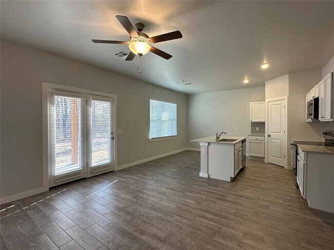 Foto del edificio - 17030 Oak Dr