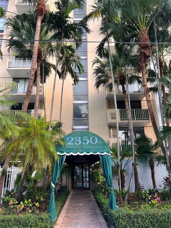 Foto del edificio - 2350 NE 135th St
