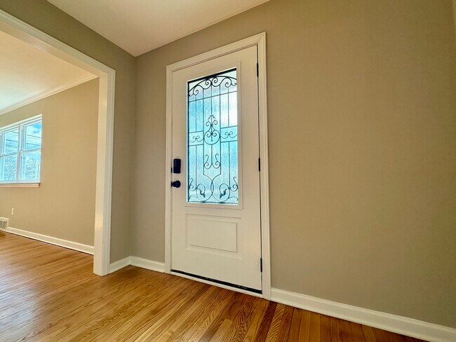 Building Photo - 210 Highland Ave